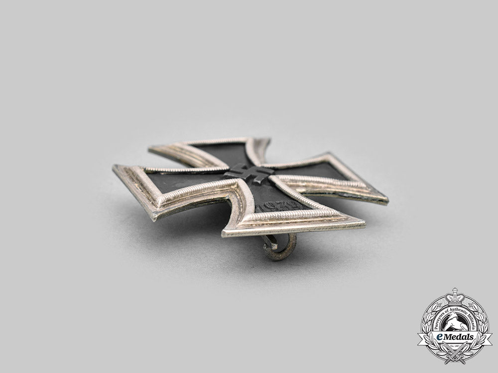 germany,_wehrmacht._a1939_iron_cross_i_class,_with_case,_by_c.e._juncker_c2020_840_mnc6966