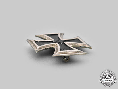 germany,_wehrmacht._a1939_iron_cross_i_class,_with_case,_by_c.e._juncker_c2020_840_mnc6966