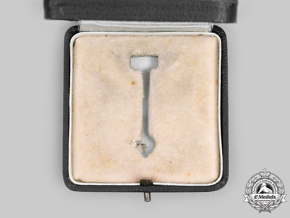 germany,_wehrmacht._a1939_iron_cross_i_class,_with_case,_by_c.e._juncker_c2020_844_mnc6956