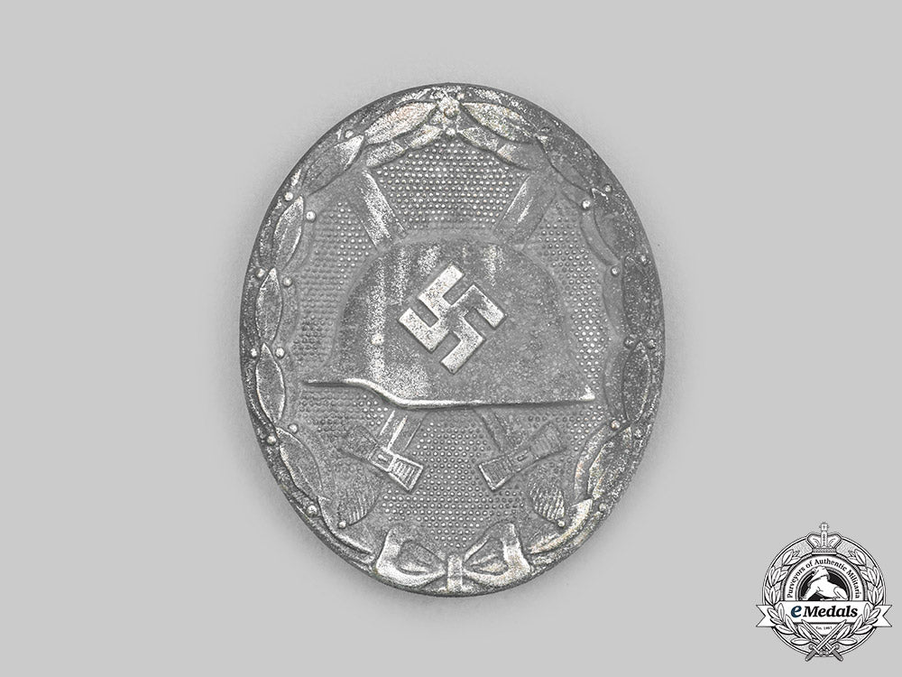 germany,_wehrmacht._a_silver_grade_wound_badge,_by_steinhauer&_lück_c2020_857_mnc4690