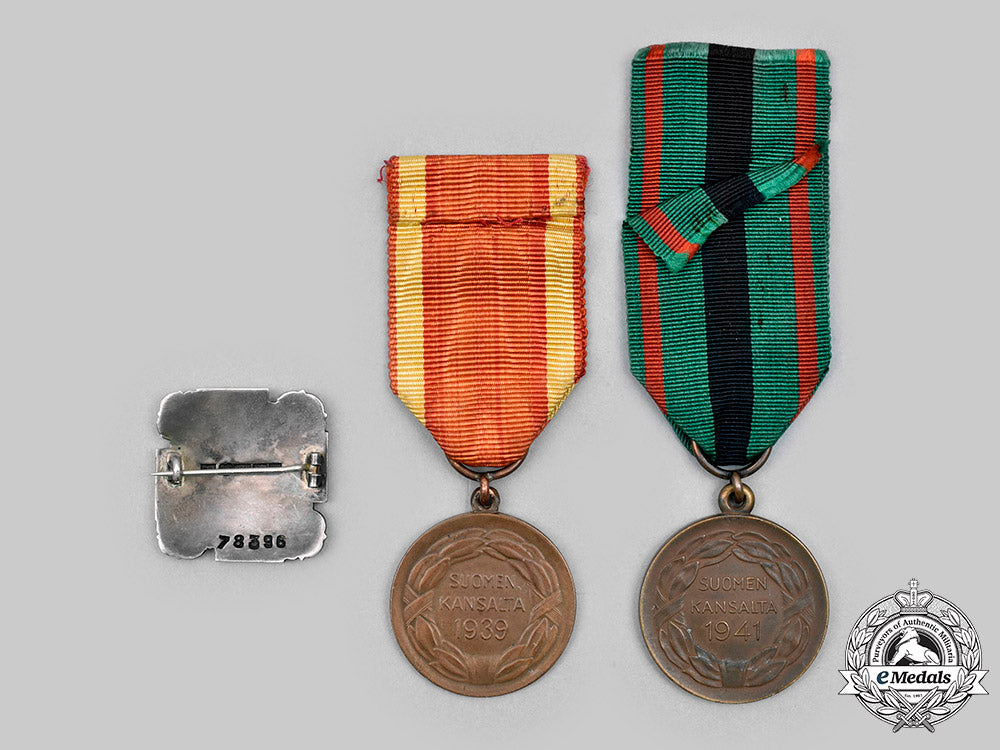finland._a_lot_of_medals_and_badges_c2020_884_mnc0617_1