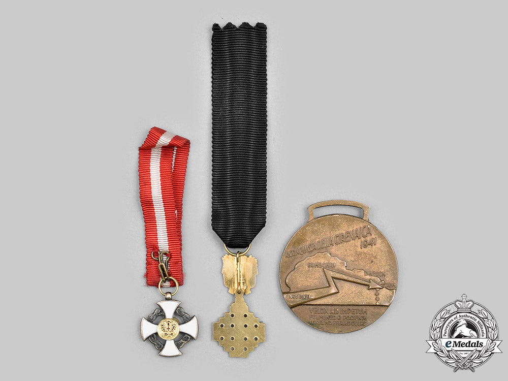 italy,_kingdom._a_lot_of_three_medals&_awards_c2020_915_mnc4698_1_1_1