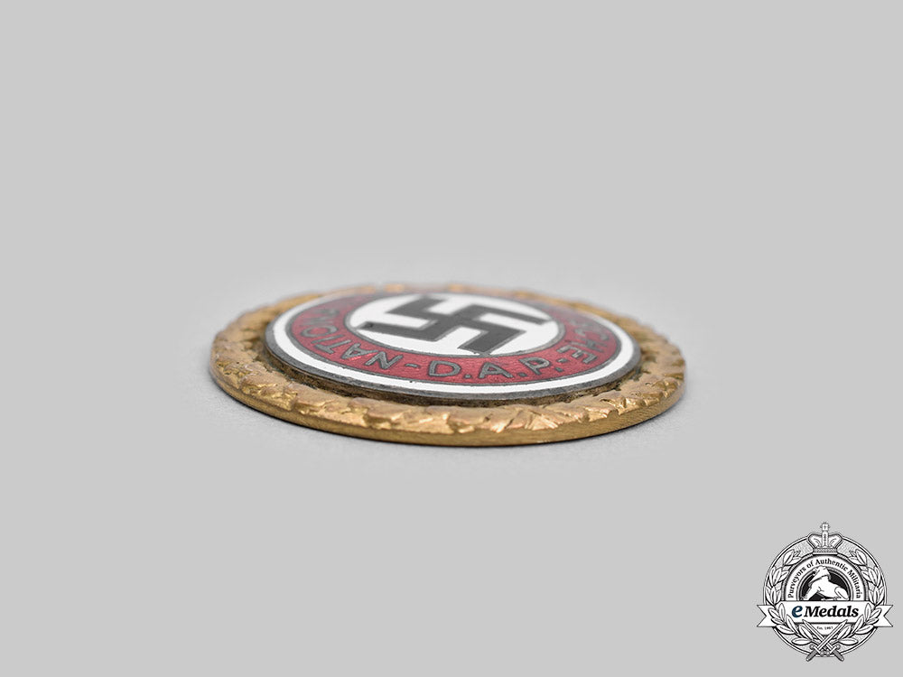 germany,_nsdap._a_golden_party_badge,_by_deschler&_sohn_c2020_971_mnc4005_1_1_1_1_1_1