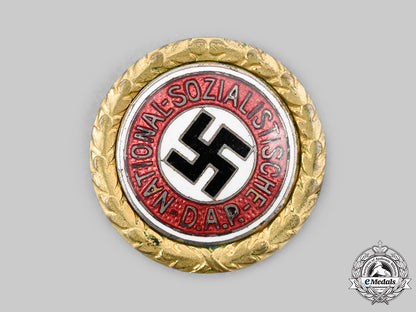 germany,_nsdap._a_golden_party_badge,_small_version,_by_deschler&_sohn_c2020_974_mnc4012_1_1_1_1