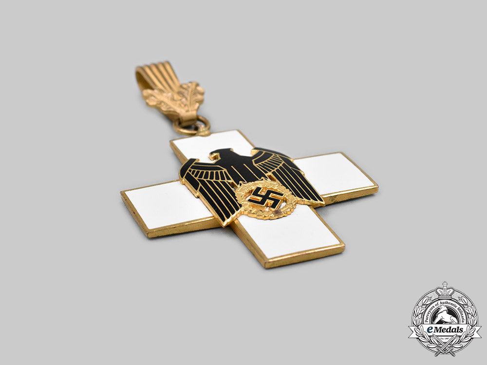 germany,_third_reich._a_social_welfare_medal,_i_class_c2020_984_mnc2815_1