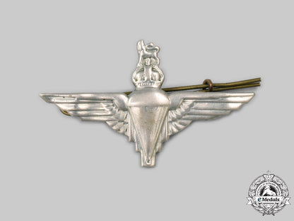 united_kingdom._a_second_war_parachute_regiment_beret_badge_c2021_017emd_315_1_1