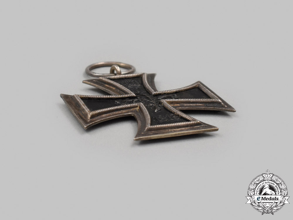 germany._a_pair_of_decorations_c2021_025emd_9232