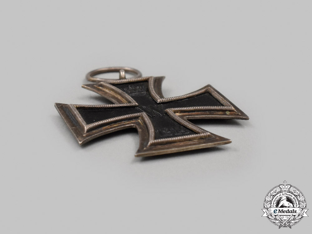 germany._a_pair_of_decorations_c2021_026emd_9234