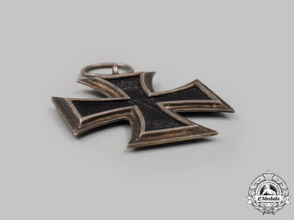 germany._a_pair_of_decorations_c2021_026emd_9234