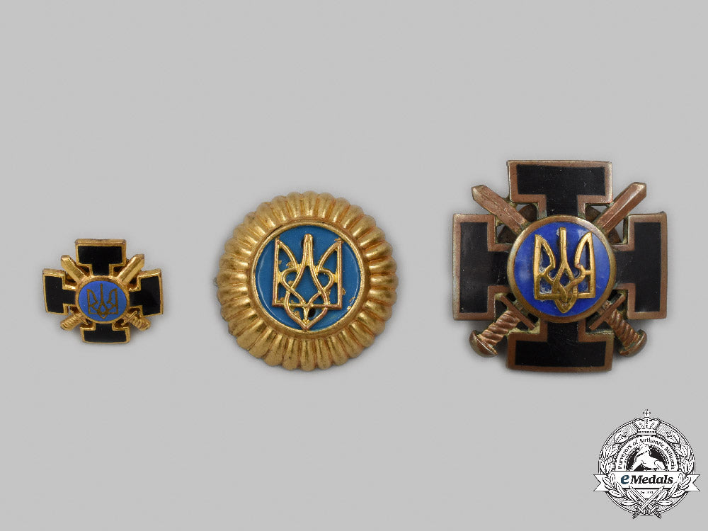 ukraine._an_armed_forces_combatant’s_cross,_with_miniature_and_cockade_c2021_042emd_6877