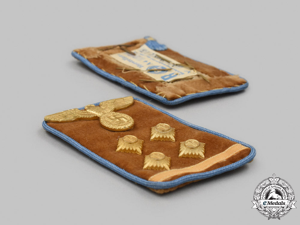 germany,_nsdap._a_set_of_orts-_level_obergemeinschaftsleiter_collar_tabs_c2021_045emd_9266