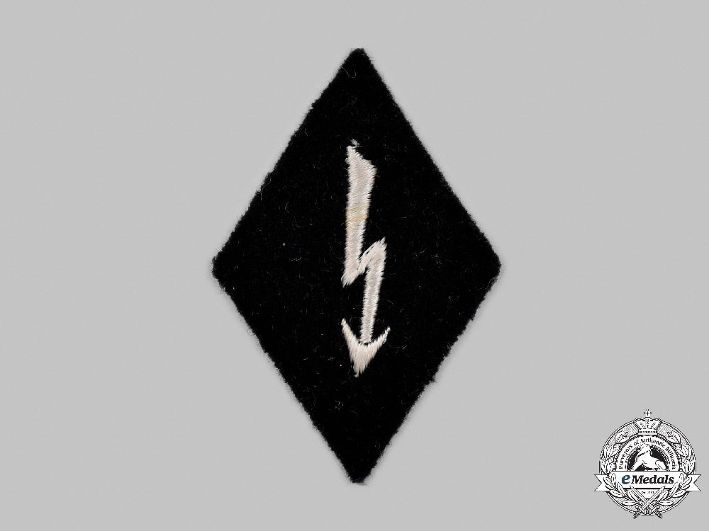 germany,_third_reich._a_pair_of_decorations_c2021_048_mnc8292
