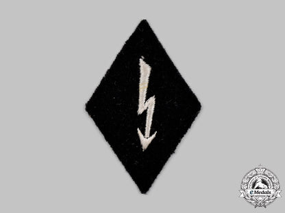 germany,_third_reich._a_pair_of_decorations_c2021_048_mnc8292