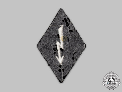 germany,_third_reich._a_pair_of_decorations_c2021_049_mnc8293