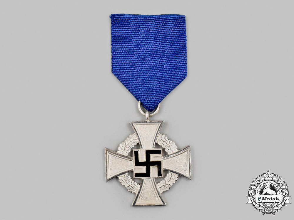 germany,_third_reich._a_pair_of_decorations_c2021_050_mnc8294
