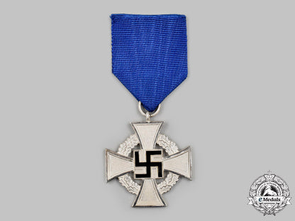 germany,_third_reich._a_pair_of_decorations_c2021_050_mnc8294