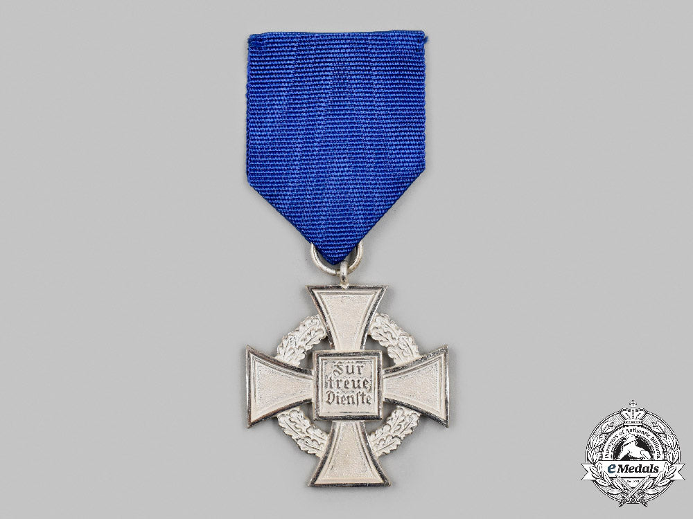 germany,_third_reich._a_pair_of_decorations_c2021_051_mnc8295