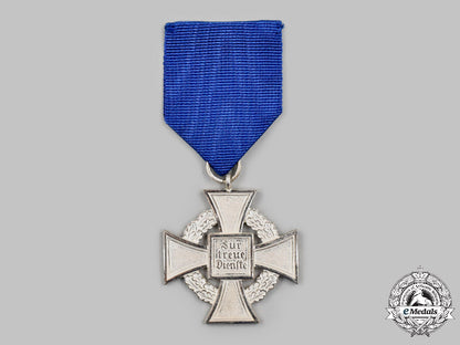 germany,_third_reich._a_pair_of_decorations_c2021_051_mnc8295