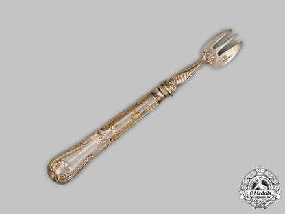 hannover,_kingdom._a_silver_oyster_fork_from_the_estate_of_king_ernst_august,_by_johann_george_hossauer,_c.1840_c2021_053_mnc2002