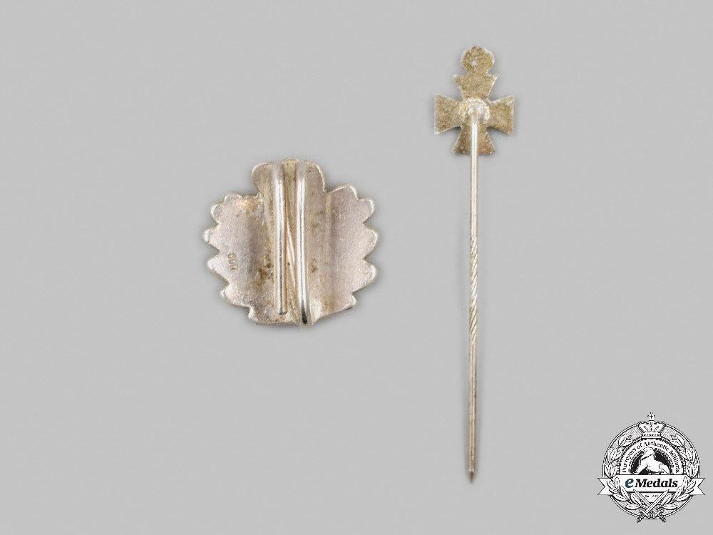 germany,_federal_republic._a_set_of_oak_leaves_to_the_knight’s_cross,_with_stick_pin_miniature,1957_version_c2021_054_mnc8300