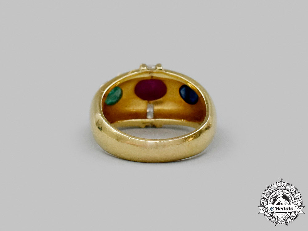 jewellery._a_yellow_gold_ring_with_sapphire,_ruby,_emerald&_diamonds_c2021_059_mnc1991_1
