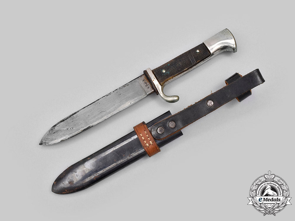 spain,_fascist_state._a_falange_youth_knife1939_c2021_066_mnc9824_1