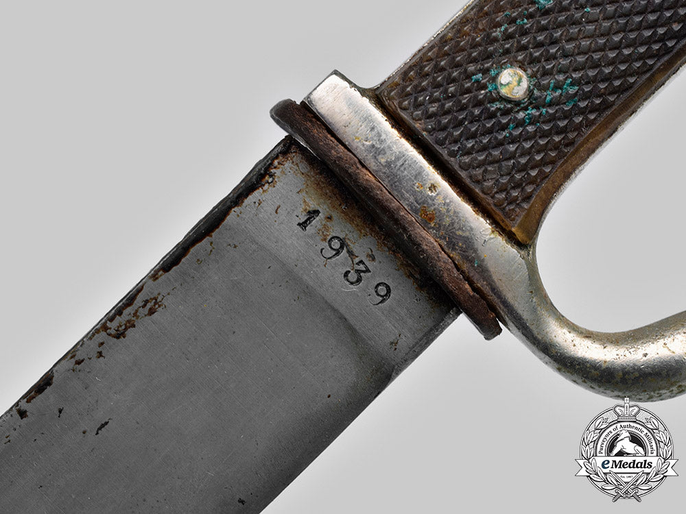 spain,_fascist_state._a_falange_youth_knife1939_c2021_068_mnc9826_1