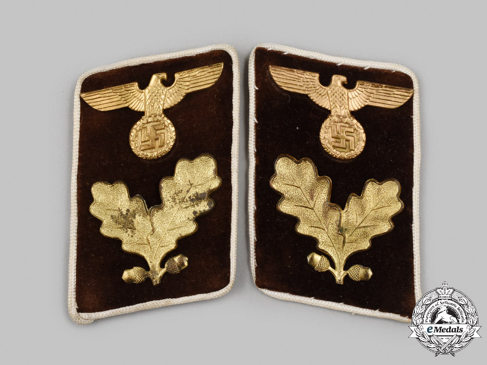 germany,_nsdap._a_set_of_kreis-_level_bereichsleiter_collar_tabs_c2021_072emd_9315