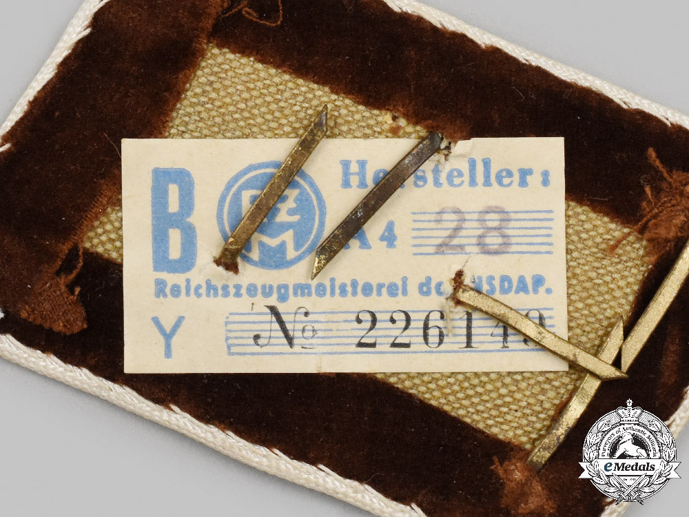 germany,_nsdap._a_set_of_kreis-_level_bereichsleiter_collar_tabs_c2021_074emd_9319