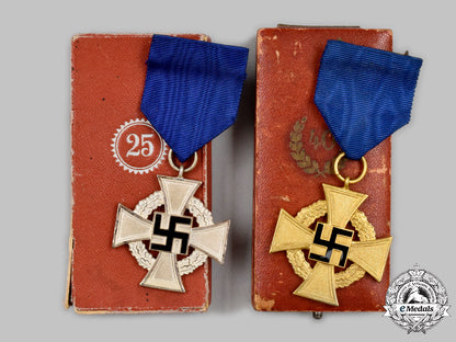 germany,_third_reich._a_pair_of_cased_civil_service_long_service_awards_c2021_096_mnc8134