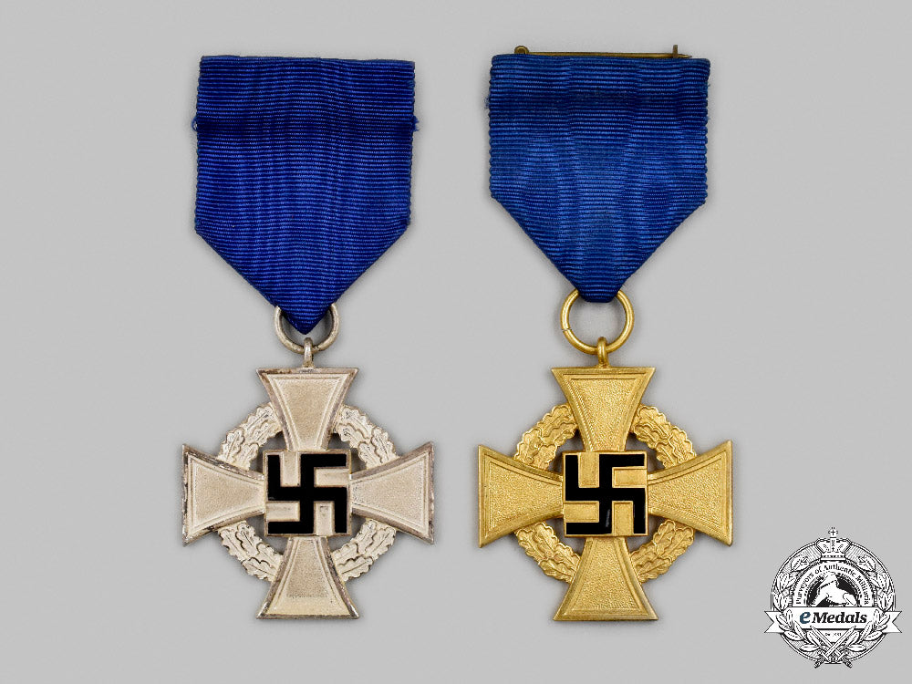 germany,_third_reich._a_pair_of_cased_civil_service_long_service_awards_c2021_097_mnc8136