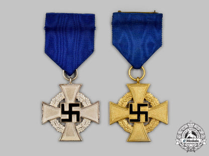 germany,_third_reich._a_pair_of_cased_civil_service_long_service_awards_c2021_097_mnc8136