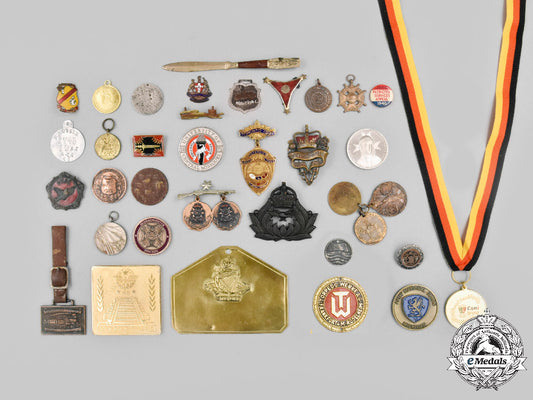 international._a_lot_of_thirty-_nine_medals,_badges,_and_insignia_c2021_150_mnc5222_1