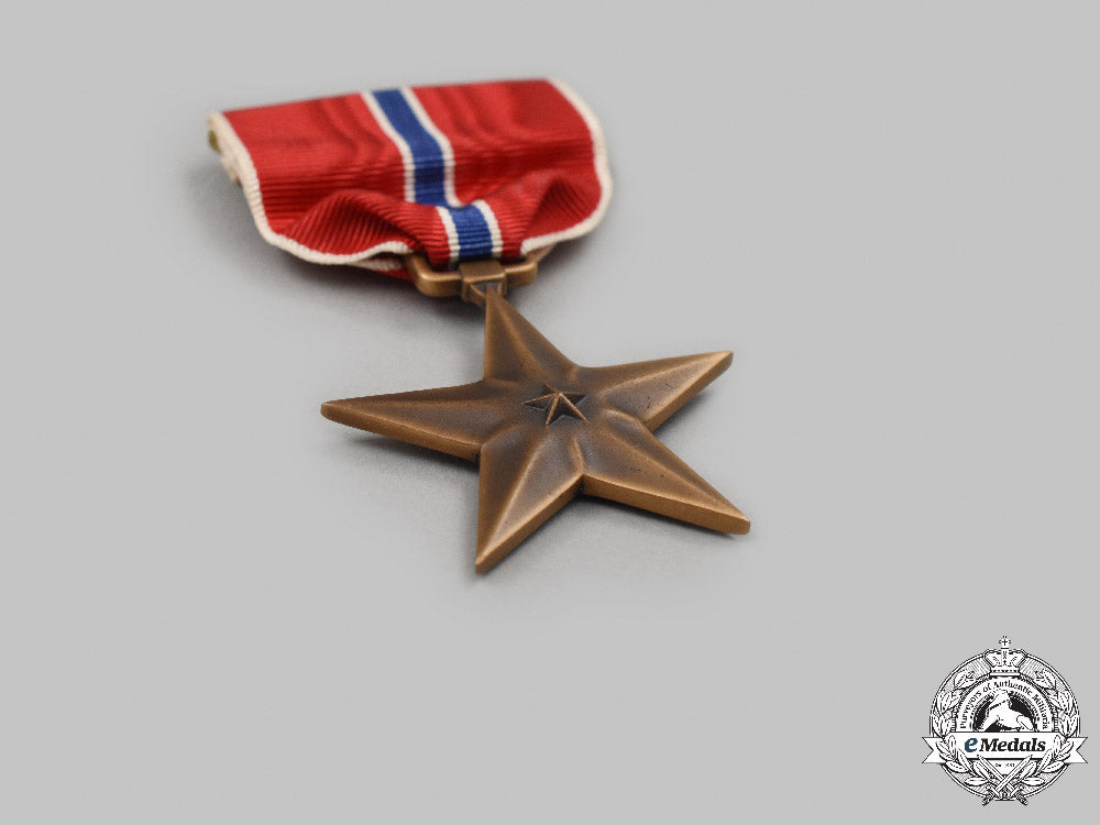 united_states._a_bronze_star_medal,_to_lieutenant_a.s._kosa,_cased,_c.1945_c2021_166emd_9498