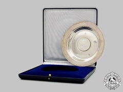 United Kingdom. A Queen Elizabeth Ii Sterling Silver Jubilee Dish, By Pobjoy Mint With Case, 1977