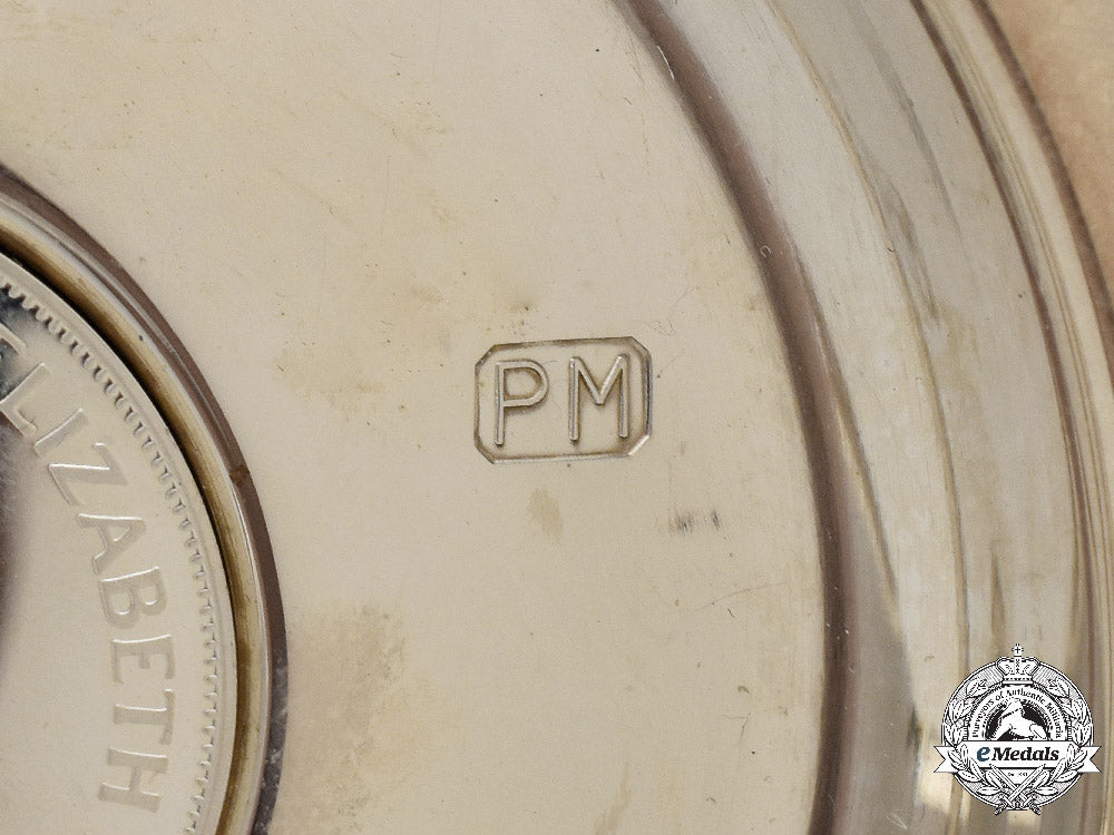 united_kingdom._a_queen_elizabeth_ii_sterling_silver_jubilee_dish,_by_pobjoy_mint_with_case,1977_c2021_185emd_2943