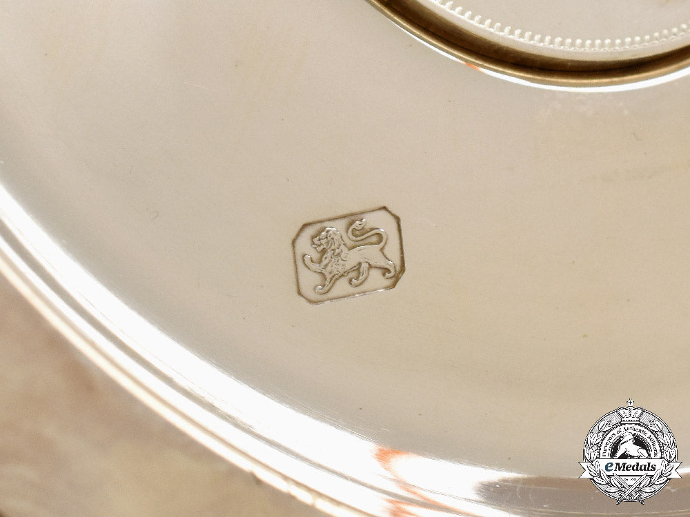 united_kingdom._a_queen_elizabeth_ii_sterling_silver_jubilee_dish,_by_pobjoy_mint_with_case,1977_c2021_187emd_2949