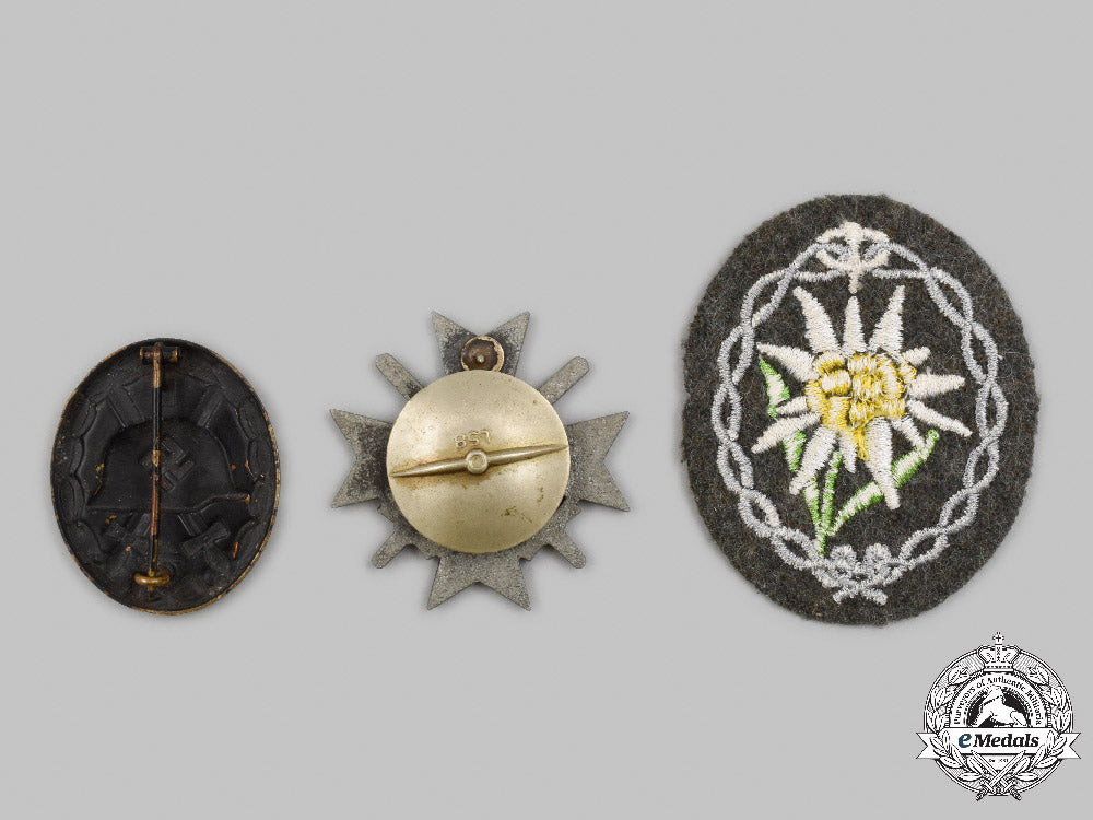 germany,_wehrmacht._a_mixed_lot_of_badges_and_insignia_c2021_211emd_7207-_1_