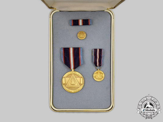 united_states._a_nasa_space_flight_medal,_cased_c2021_213_mnc5977_1