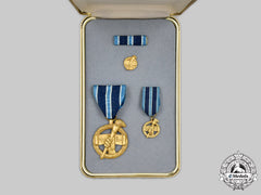 United States. A Nasa Outstanding Leadership Medal, Cased