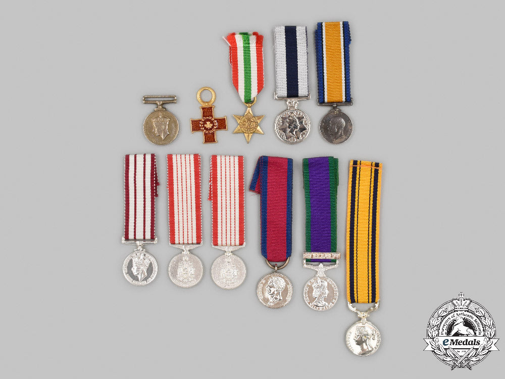 united_kingdom,_australia,_canada._a_lot_of_eleven_miniature_awards_c2021_233emd_9675