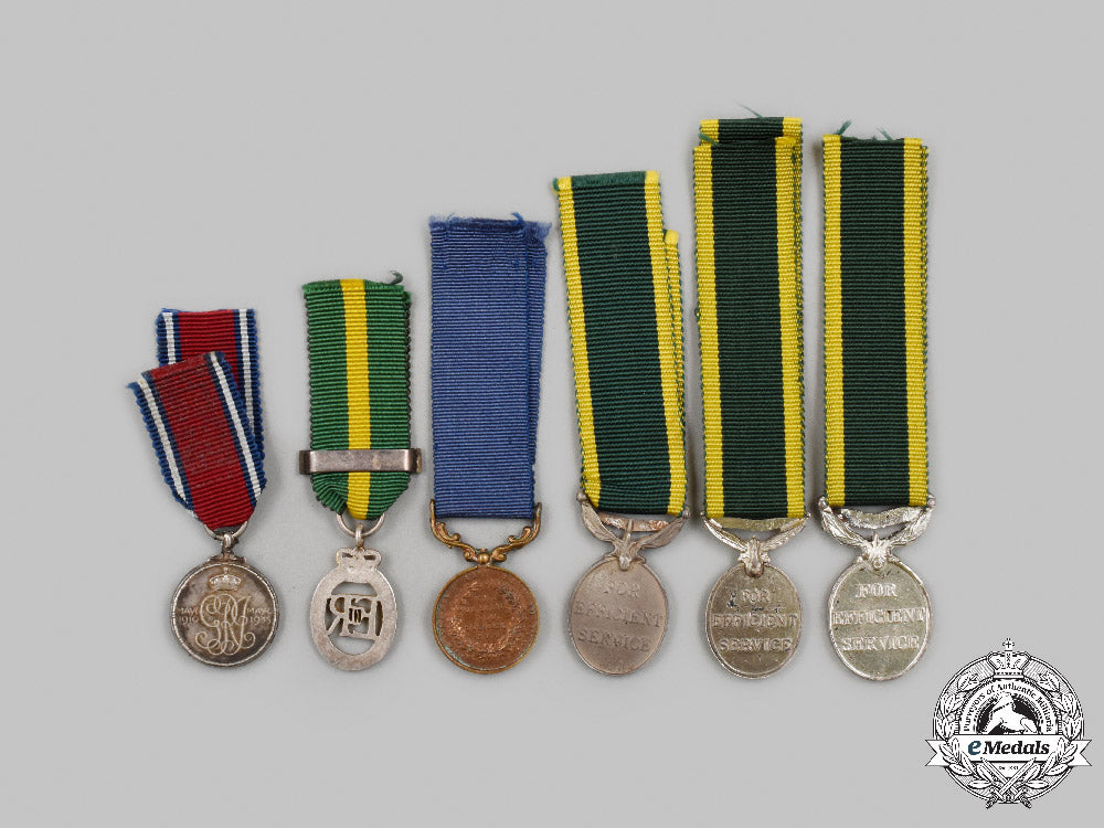 united_kingdom._a_lot_of_six_miniature_awards_c2021_246emd_7290