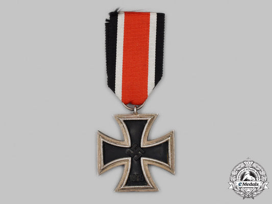 germany,_wehrmacht._a1939_iron_cross_ii_class,_round3_type,_by_deschler&_sohn_c2021_257emd_9736