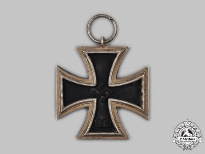 germany,_wehrmacht._a1939_iron_cross_ii_class,_round3_type,_by_deschler&_sohn_c2021_258emd_9738