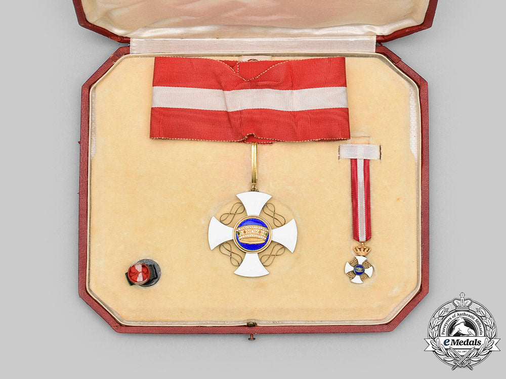 italy,_kingdom._an_order_of_the_crown,_iii_class_commander_in_a_rare_case,_by_rota_g.b.,_genova,_c.1920_c2021_259_mnc6220