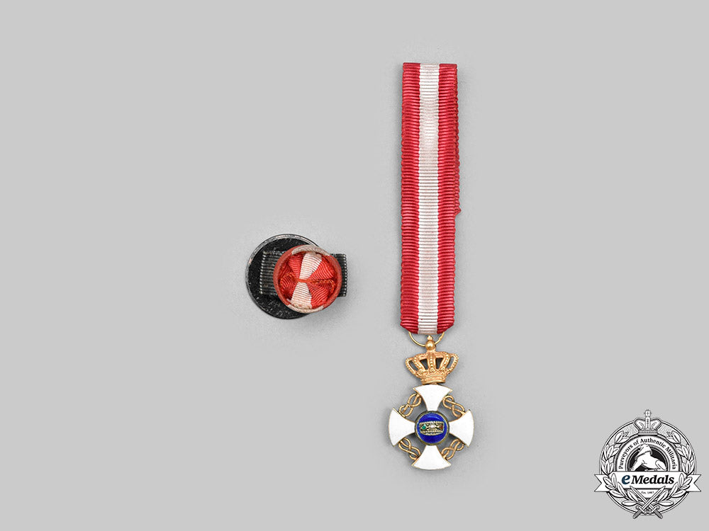 italy,_kingdom._an_order_of_the_crown,_iii_class_commander_in_a_rare_case,_by_rota_g.b.,_genova,_c.1920_c2021_263_mnc6226