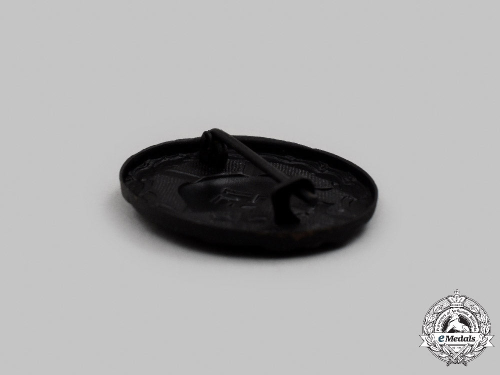 germany,_wehrmacht._a_pair_of_mint_and_unissued_service_decorations_c2021_272emd_3268