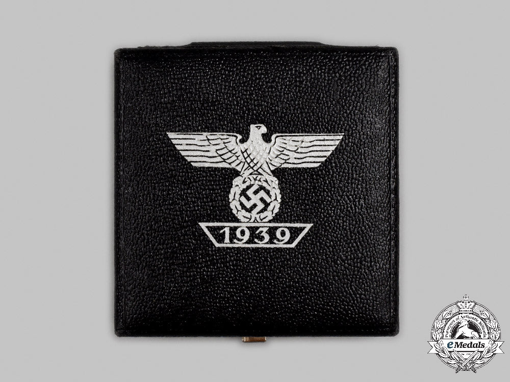 germany,_wehrmacht._a_mint1939_clasp_to_the_iron_cross_i_class,_with_case,_by_b.h._mayer_c2021_284emd_3294