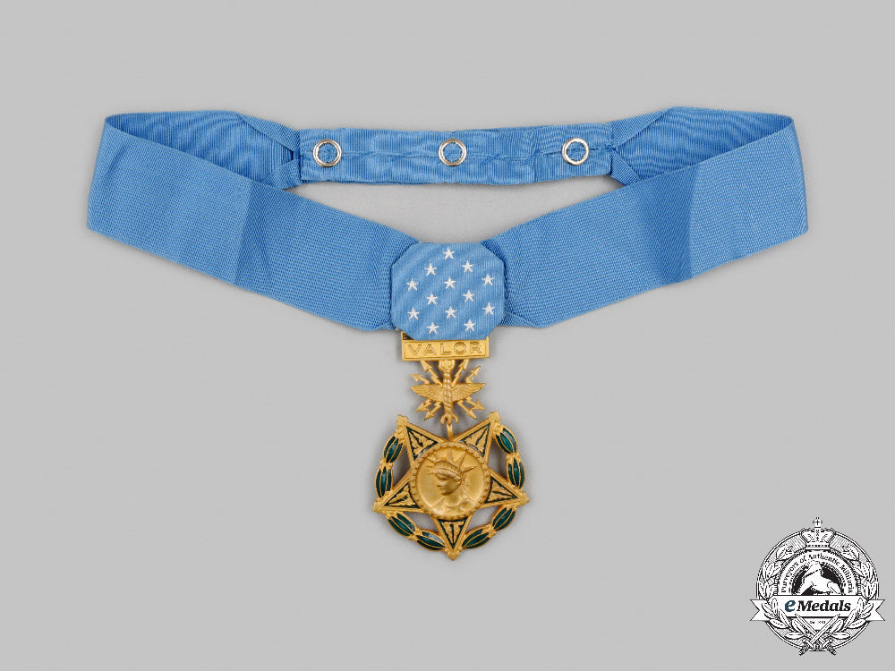 united_states._an_air_force_medal_of_honor_c2021_287emd_7371_1