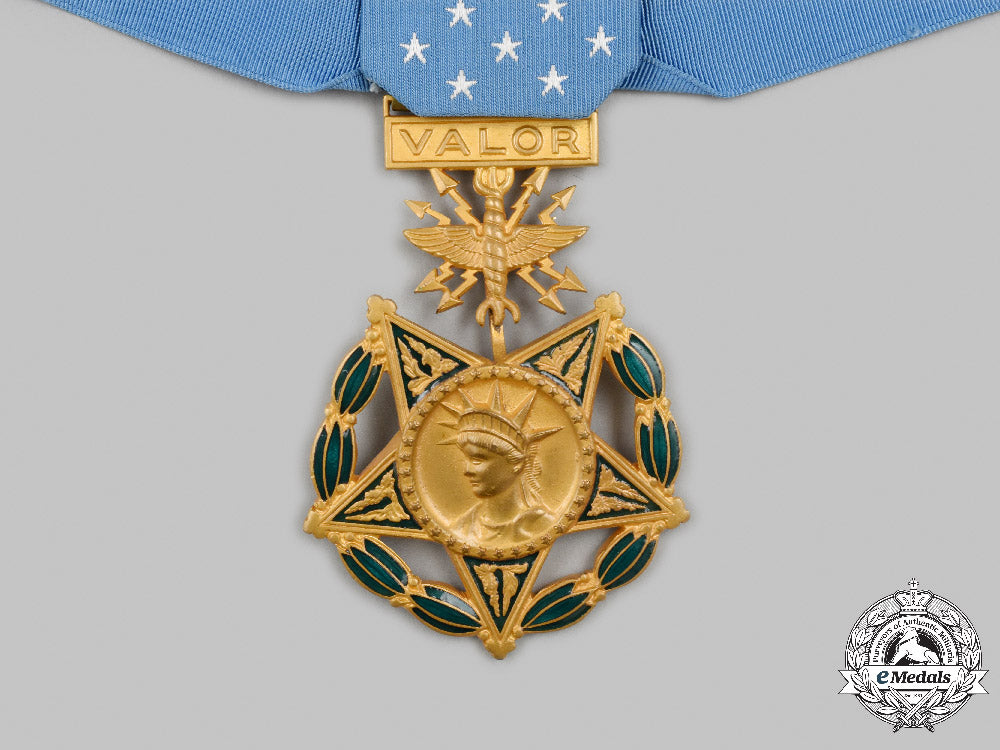 united_states._an_air_force_medal_of_honor_c2021_288emd_7373_1